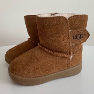 INFANT UGGS SIZE 2/3 EXCELLENT USED CONDITION